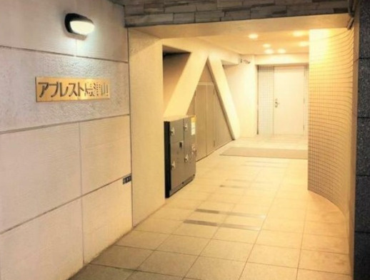 アブレスト島津山のエントランス|清潔なエントランスです