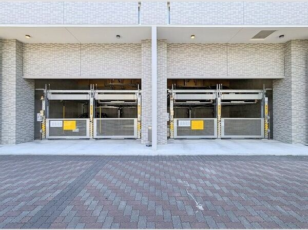 エスリード池下レスティアの駐車場