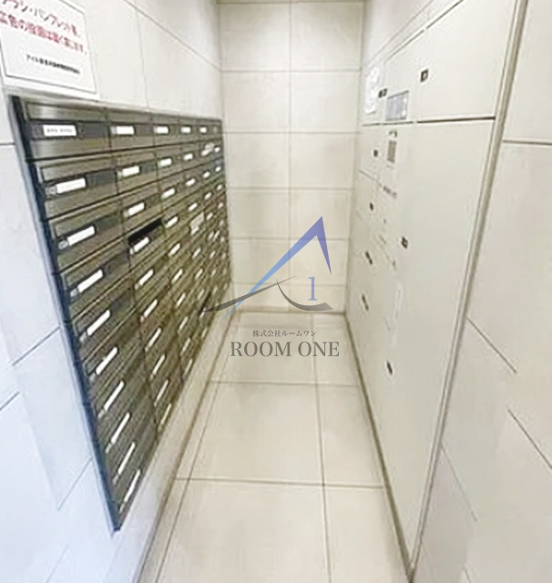 アイル東京向島参番館のその他共用部分|集合ポストと宅配ボックスです。