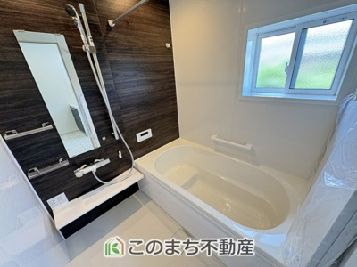 【浴室】 | ワイウッドコート栃木市大平町富田第1期　 | お風呂は足を延ばしてゆったり入浴できる広々1坪タイプ☆

ばして入浴できる広々とした1坪タイプのお風呂☆


