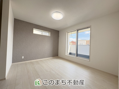 【洋室】 | ワイウッドコート栃木市大平町富田第1期　 | 窓が多く明るい室内が好印象☆