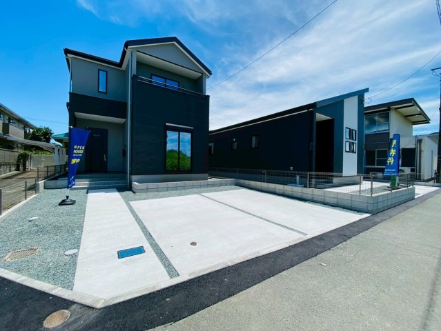 よかタウン／北区武蔵ケ丘1丁目1期／1号棟の前面道路含む現地写真