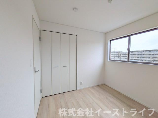 【新築戸建】　いわき市小名浜下神白第3の子供部屋|2号棟写真　家具などのインテリアともマッチしておしゃれ感が出しやすく、身の回りの整理がしやすいのも洋室の魅力です◎