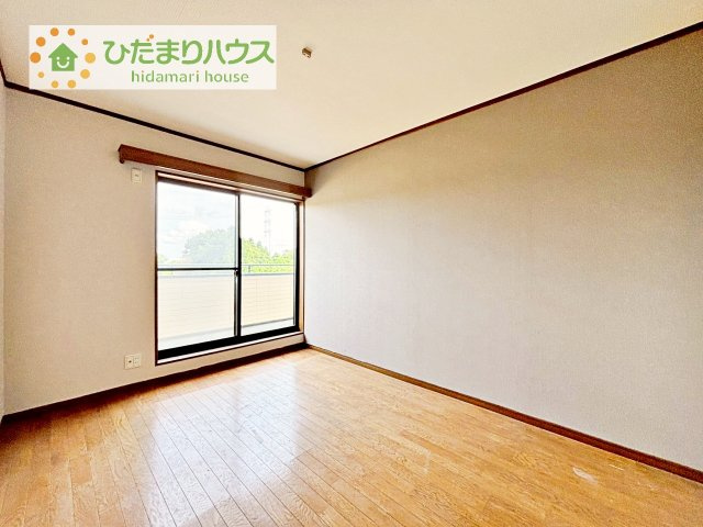 【洋室】 | つくばみらい市小張　中古戸建 | 机にベットを置けば子供部屋の完成です！