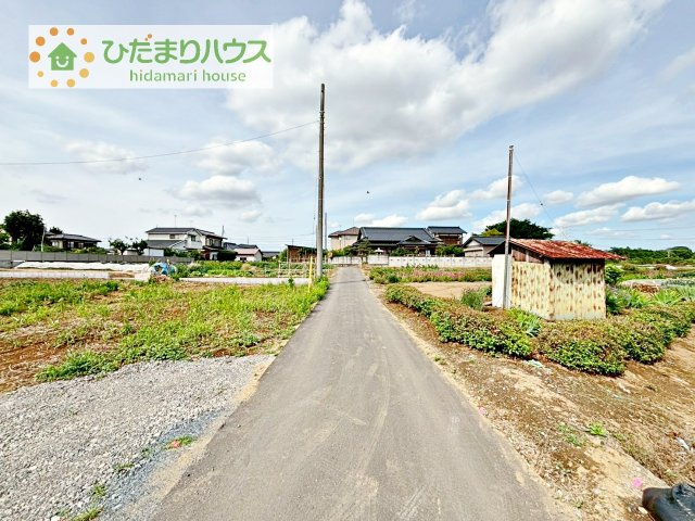 【前面道路含む現地写真】 | つくばみらい市小張　中古戸建 | たっぷりの陽光と心地よい風が舞い込む住まい♪
