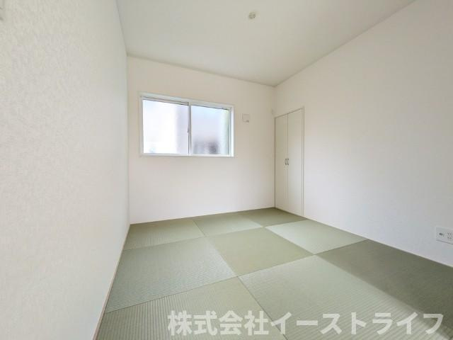 【新築戸建】　いわき市錦町第32の和室|4号棟写真　リビング隣の和室は来客時やお子様の遊び場として最適です！