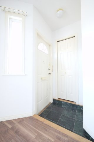アベンヌ青江の玄関|※写真は別の部屋のものです。