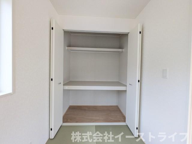 【新築戸建】　いわき小名浜花畑町第4の収納|1号棟写真　和室には押入れが付いてるので、収納スペースもばっちり！来客用の布団も収納できます！