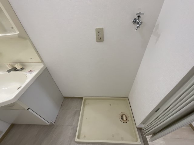 【設備】 | モノクローム古城 | 洗濯機置き場です