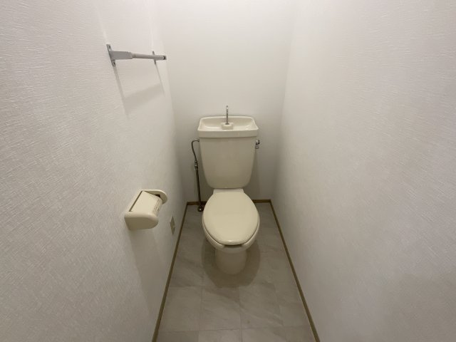 【トイレ】 | モノクローム古城 | シンプルで使いやすいトイレです