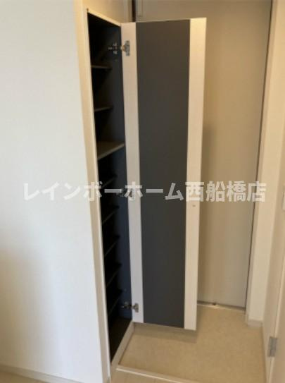 リブリ・Avenirの玄関