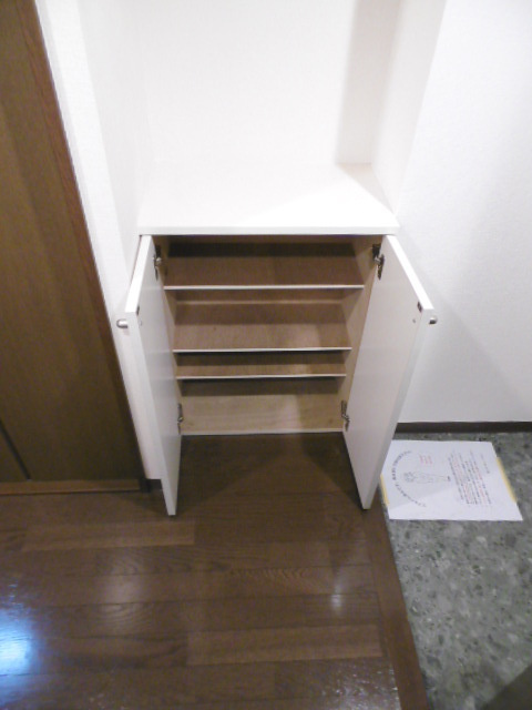 Ｔ１６＋２０の居間・リビング|下駄箱