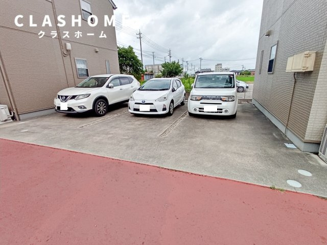 ラフィネⅢ　　刈谷市近郊の賃貸はクラスホーム刈谷店の駐車場