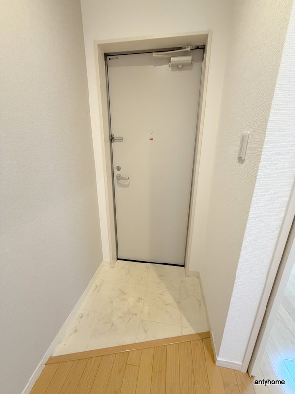 レジア三津屋南　仲介手数料無料の玄関