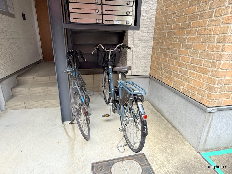 レジア三津屋南　仲介手数料無料の駐車場