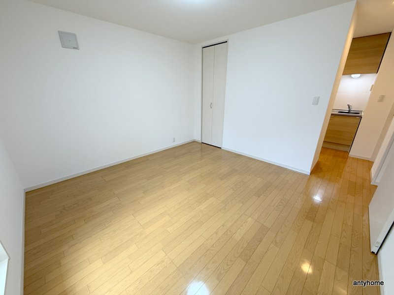 レジア三津屋南　仲介手数料無料の洋室