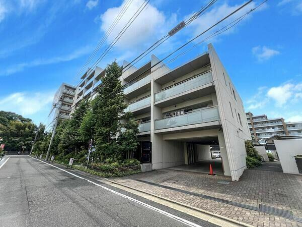 グランドメゾン千歳烏山の外観|平成２０年築の新耐震基準マンション、グランドメゾン千歳烏山は即日現地案内可能となっておりますので、お気軽にお問い合わせください！