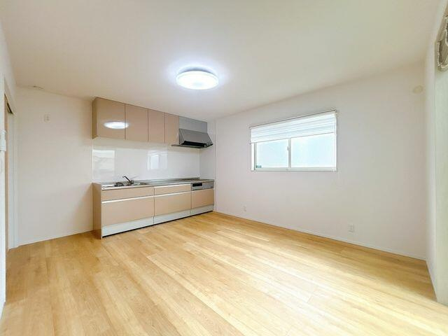 豊橋市西松山町の中古一戸建の居間・リビング|【リビング】別角度 