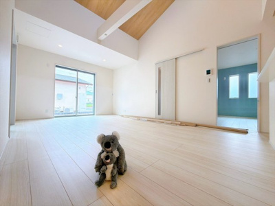 【居間・リビング】 | 渋川市半田　新築住宅　 | 窓を開けるとスッーと爽やかな風を感じるリビング。家族の笑顔が集まる幸せな空間。