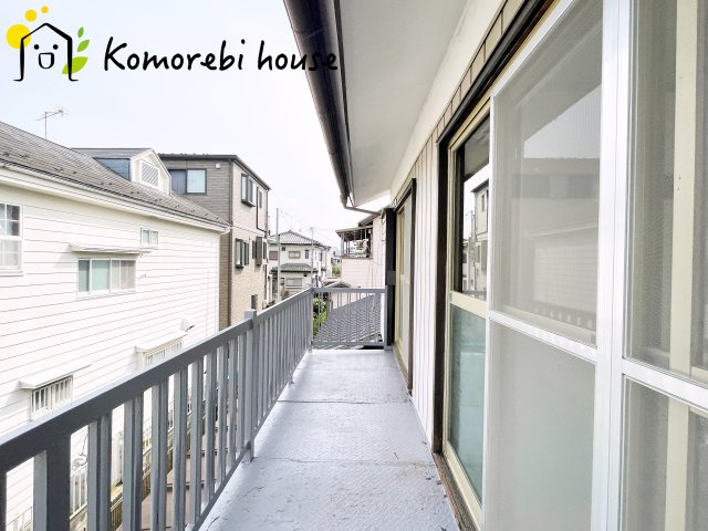 上尾市本町二丁目　中古戸建のバルコニー|暖かな日差しのふりそそぐバルコニー
