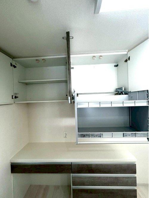花中町　新築戸建のキッチン|カップボードもあり、収納力もたっぷりです。