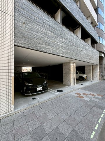 ワールドアイ名古屋城北　名古屋市賃貸　仲介手数料無料の駐車場
