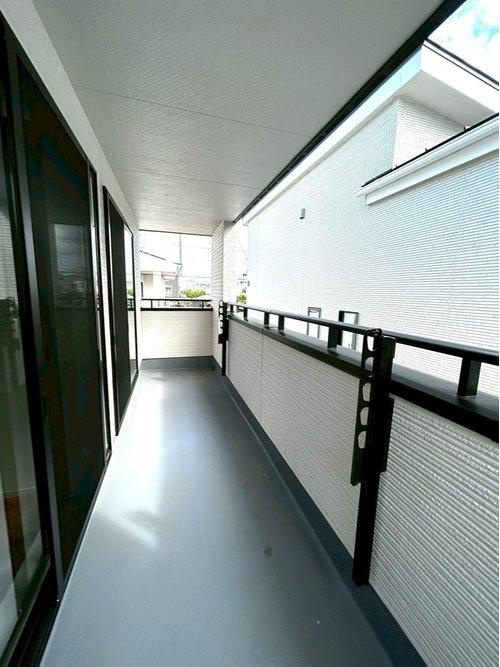 花中町　新築戸建のバルコニー|ルーフバルコニーで雨の日も洗濯物を干すことができます。