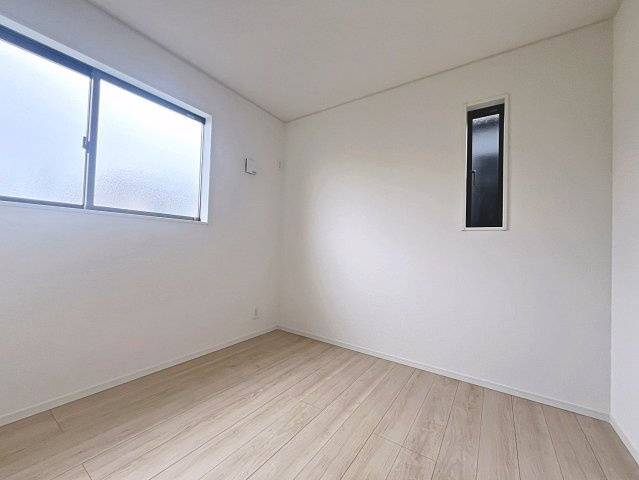 新築戸建・新築建売　福島市北沢又第10　北沢又小・信陵中の洋室|5帖の洋室はコンパクトなので空調効率が高く過ごしやすいプライベートルーム！