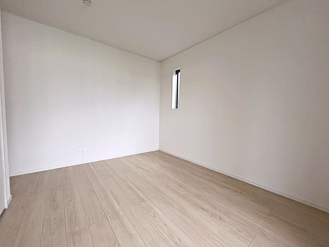 新築戸建・新築建売　福島市北沢又第10　北沢又小・信陵中の洋室|シンプルなので様々なテイストのインテリアも合いそうですね！