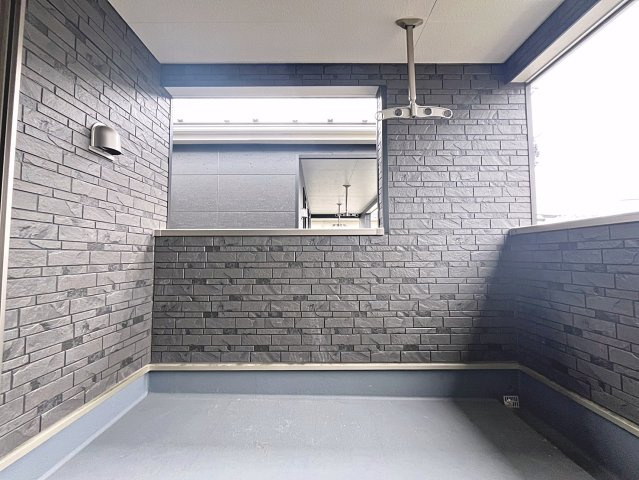 新築戸建・新築建売　福島市北沢又第10　北沢又小・信陵中のバルコニー|天候の急な変化にも柔軟に対応できる快適なインナーバルコニー！