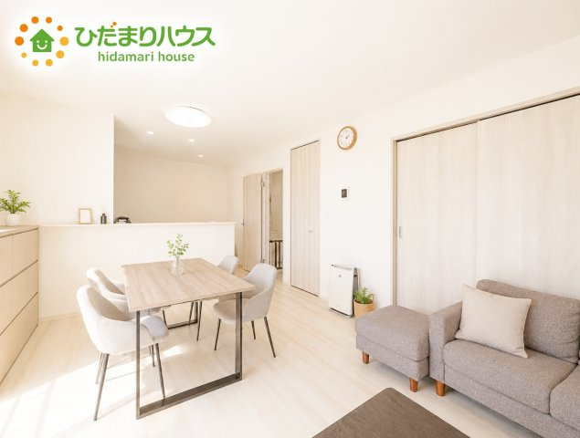 いわき市平豊間字柳町　中古戸建の居間・リビング|早くお仕事終わらせて、家に帰りたくなるようなリビングです(^^♪