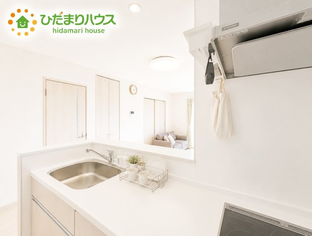 いわき市平豊間字柳町　中古戸建のキッチン|火を使わないＩＨクッキングヒーターで空気もクリーン☆彡