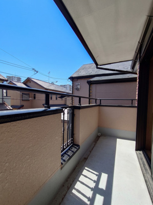 【バルコニー】 | 豊中市北桜塚２丁目中古戸建 | 弊社のファイナンシャルプランナーより、将来に向けた資金計画・住宅ローンの無料相談が皆様に大変ご好評頂いております！物件ご購入の前に、まずはお気軽にご相談くださいませ。