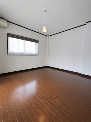 【洋室】 | 豊中市北桜塚２丁目中古戸建 | サイトに掲載されていない箇所の写真、撮影してお届けさせて頂きます！気になる物件で、見たい部分の画像が無い場合は、弊社スタッフまでご連絡下さいませ。お客様の気になる箇所を、カメラにて撮影して参ります！