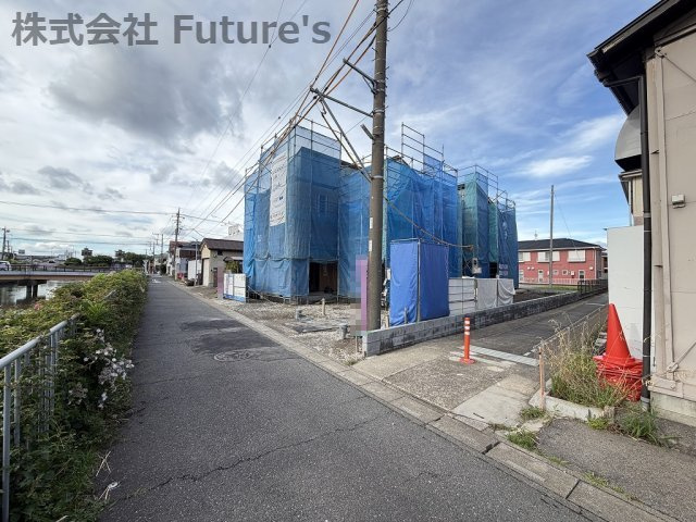 三郷市新和4丁目　新築戸建　全2棟　1号棟の前面道路含む現地写真|前面道路含む現地写真です。