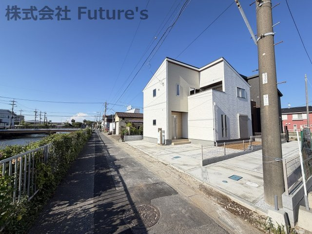三郷市新和4丁目　新築戸建　全2棟　1号棟の前面道路含む現地写真|前面道路含む現地写真です。