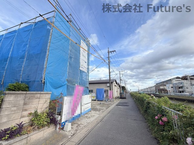三郷市新和4丁目　新築戸建　全2棟　1号棟の前面道路含む現地写真|前面道路含む現地写真です。