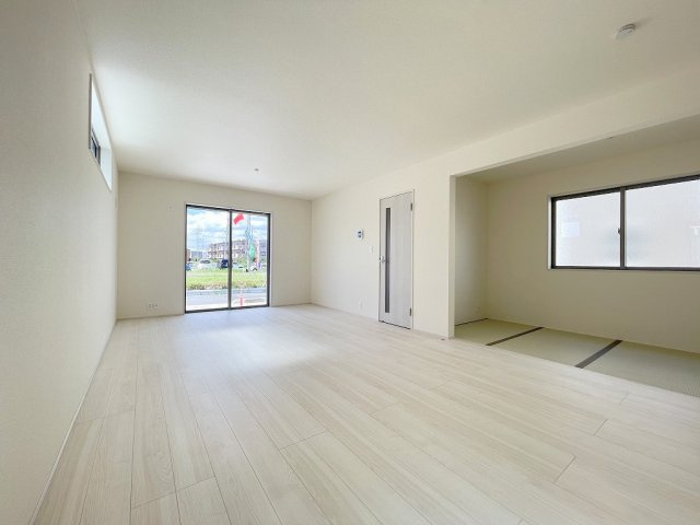 三郷市新和4丁目　新築戸建　全2棟　1号棟の居間・リビング|同施工会社の参考写真になります。