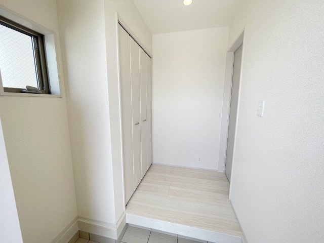 三郷市新和4丁目　新築戸建　全2棟　1号棟の玄関|同施工会社の参考写真になります。