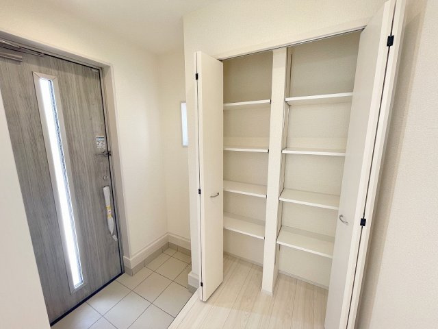 三郷市新和4丁目　新築戸建　全2棟　1号棟の玄関|同施工会社の参考写真になります。