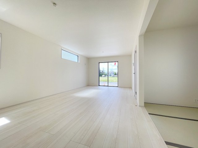 三郷市新和4丁目　新築戸建　全2棟　1号棟の居間・リビング|同施工会社の参考写真になります。