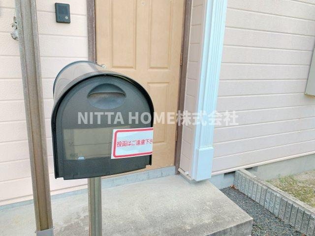 ソレイユＡ棟のエントランス|郵便ポストがあります♪