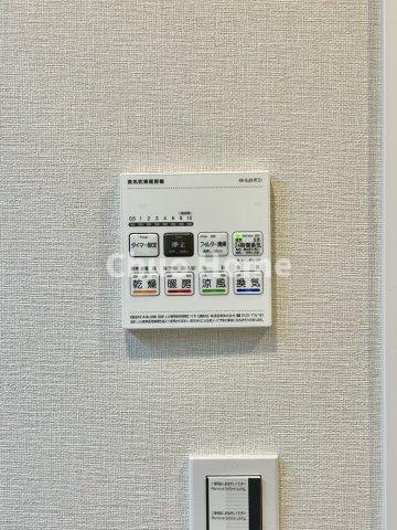 コスモ西大島グランステージ東棟の冷暖房・空調設備|【浴室乾燥機】暖房・冷風・換気・乾燥が可能です。毎日を快適に過ごせるうれしい機能が揃っています。雨の日の洗濯物も安心です。