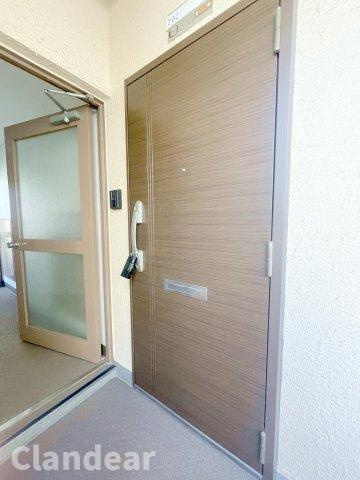 トーワ立石マンションＡ棟の玄関|ドキドキの新生活も、安心してスタート。ぴったりの住まいを見つけませんか？クランディアが一緒に住まい選びをサポートします‼　まずは、お気軽にお問合せください　＃クランディア