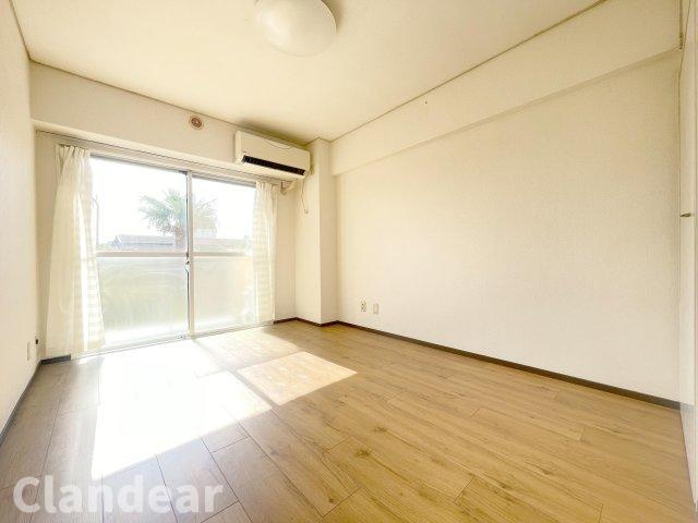 トーワ立石マンションＡ棟の洋室|ドキドキの新生活も、安心してスタート。ぴったりの住まいを見つけませんか？クランディアが一緒に住まい選びをサポートします‼　まずは、お気軽にお問合せください　＃クランディア