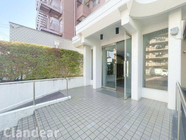 トーワ立石マンションＡ棟のエントランス|ドキドキの新生活も、安心してスタート。ぴったりの住まいを見つけませんか？クランディアが一緒に住まい選びをサポートします‼　まずは、お気軽にお問合せください　＃クランディア