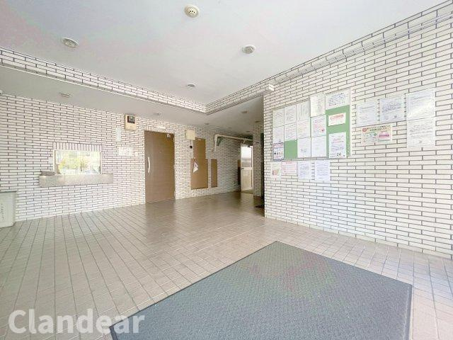 トーワ立石マンションＡ棟のロビー|ドキドキの新生活も、安心してスタート。ぴったりの住まいを見つけませんか？クランディアが一緒に住まい選びをサポートします‼　まずは、お気軽にお問合せください　＃クランディア