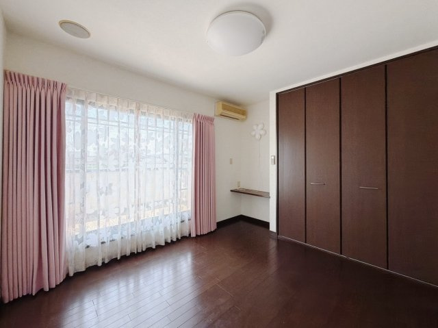 【中古戸建】羽生市南8丁目の洋室|■洋室｜お子様の一人部屋にピッタリな洋室。やっぱりお子さまはみんな『自分の部屋』には憧れを持ちます。そんな憧れのお部屋を持たせてあげられますね♪