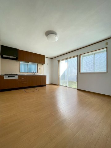 【居間・リビング】 | 川越市霞ヶ関戸建て | ★4面採光で日当たり良好です★