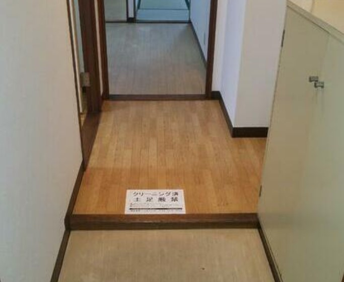 綾瀬市大上１丁目の賃貸マンションの玄関